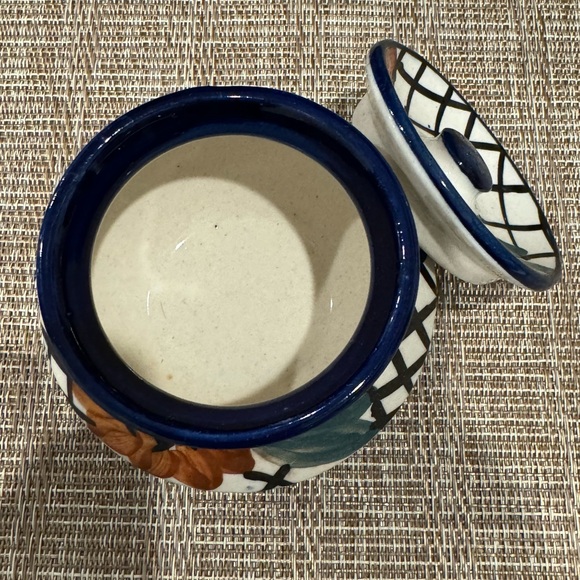 Mexican Pottery Art Ceramic Trinket Box w/ Top- small size 4” Diameter x 2.75”H - Picture 4 of 9